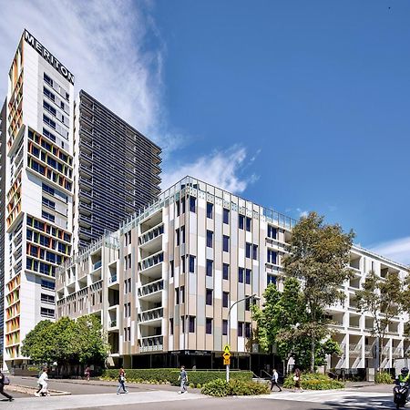 Meriton Suites Zetland Sydney Exterior foto The apartment complex at the former Olympic Village