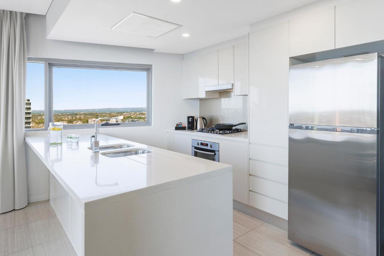 Meriton Suites Zetland Sydney Exterior foto The kitchen of a typical apartment