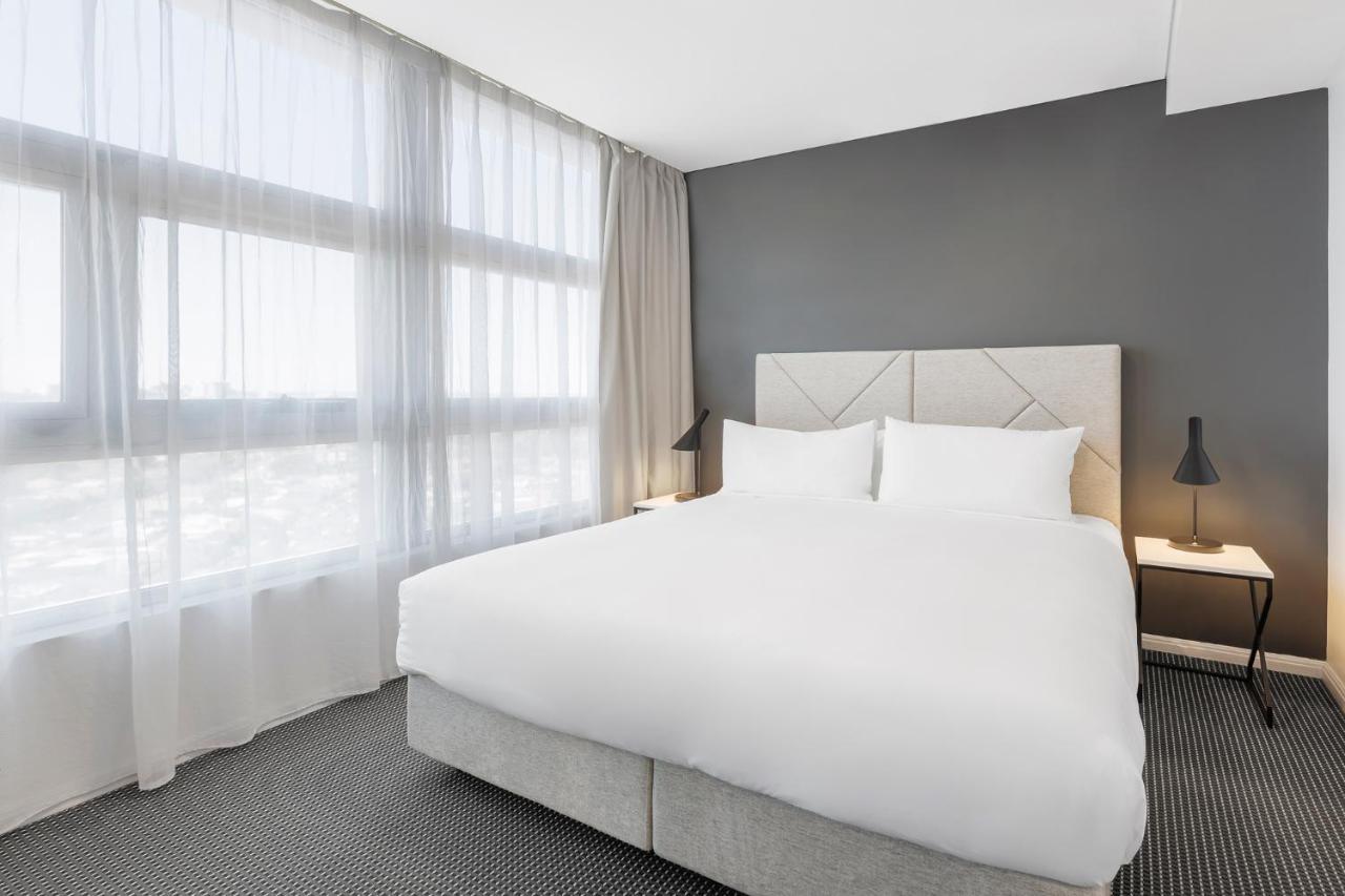 Meriton Suites Zetland Sydney Exterior foto A bedroom at the hotel