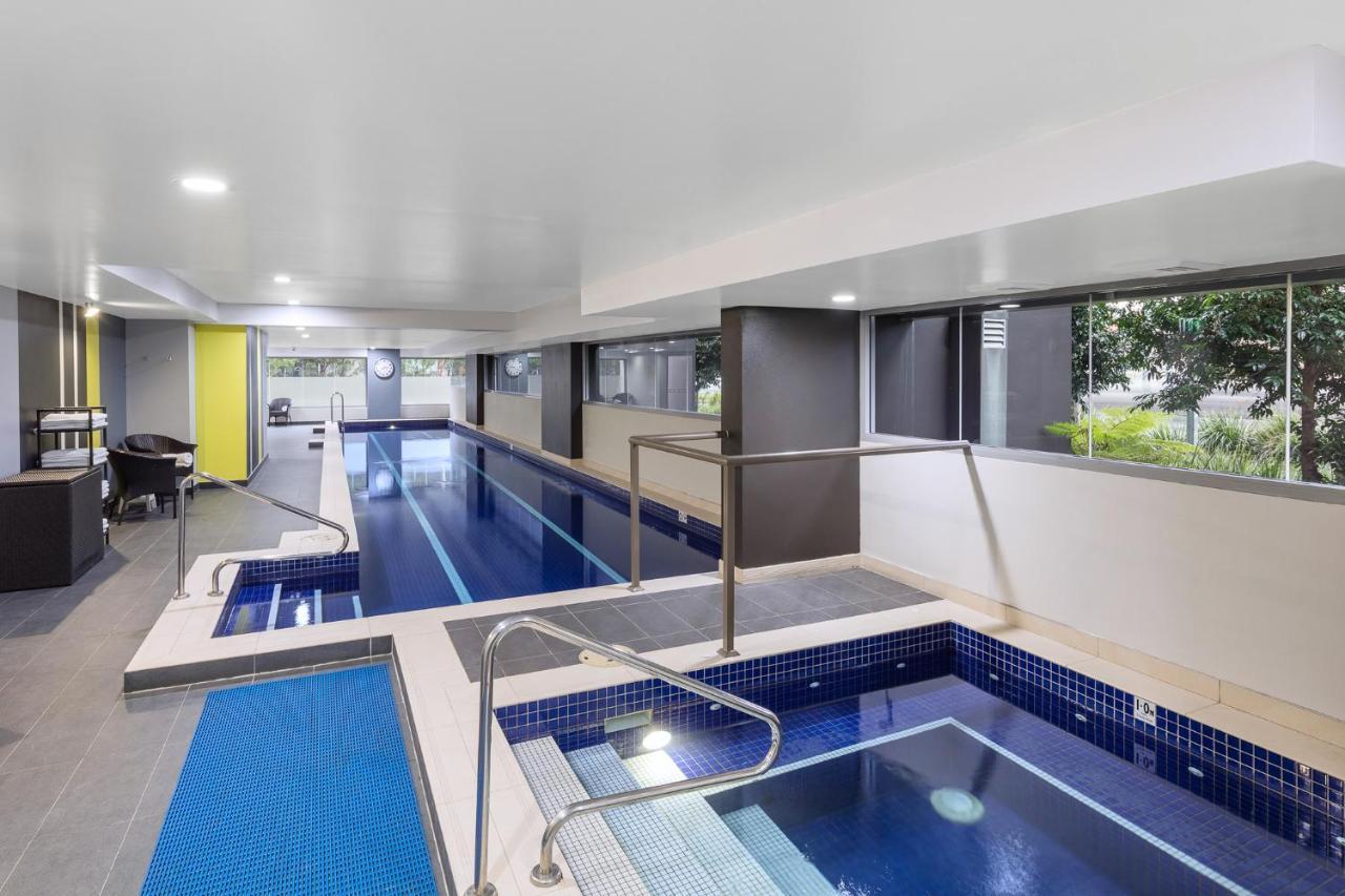 Meriton Suites Zetland Sydney Exterior foto The pool at the University of Western Australia