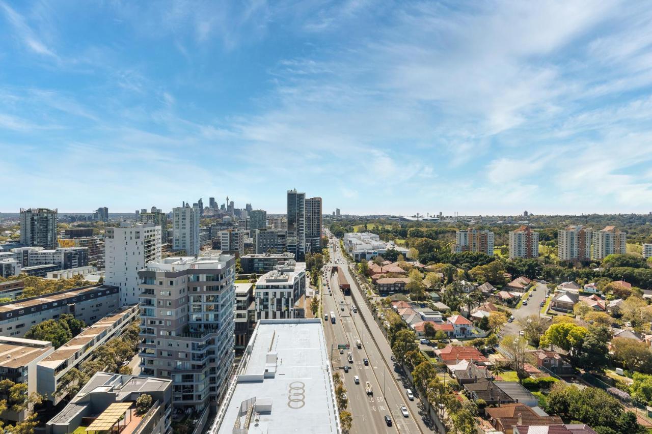 Meriton Suites Zetland Sydney Exterior foto Aerial view of the suburb
