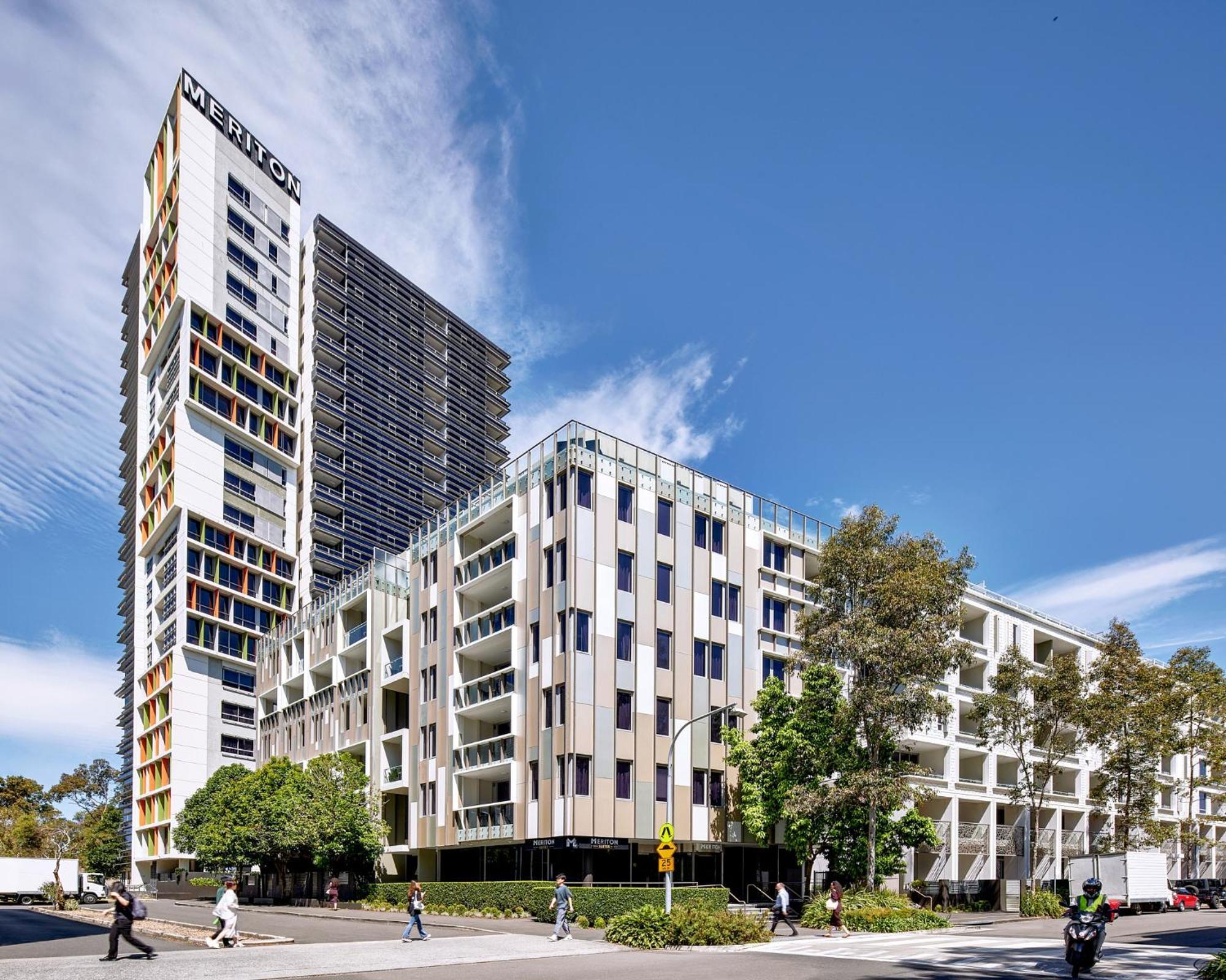 Meriton Suites Zetland Sydney Exterior foto The apartment complex at the former Olympic Village