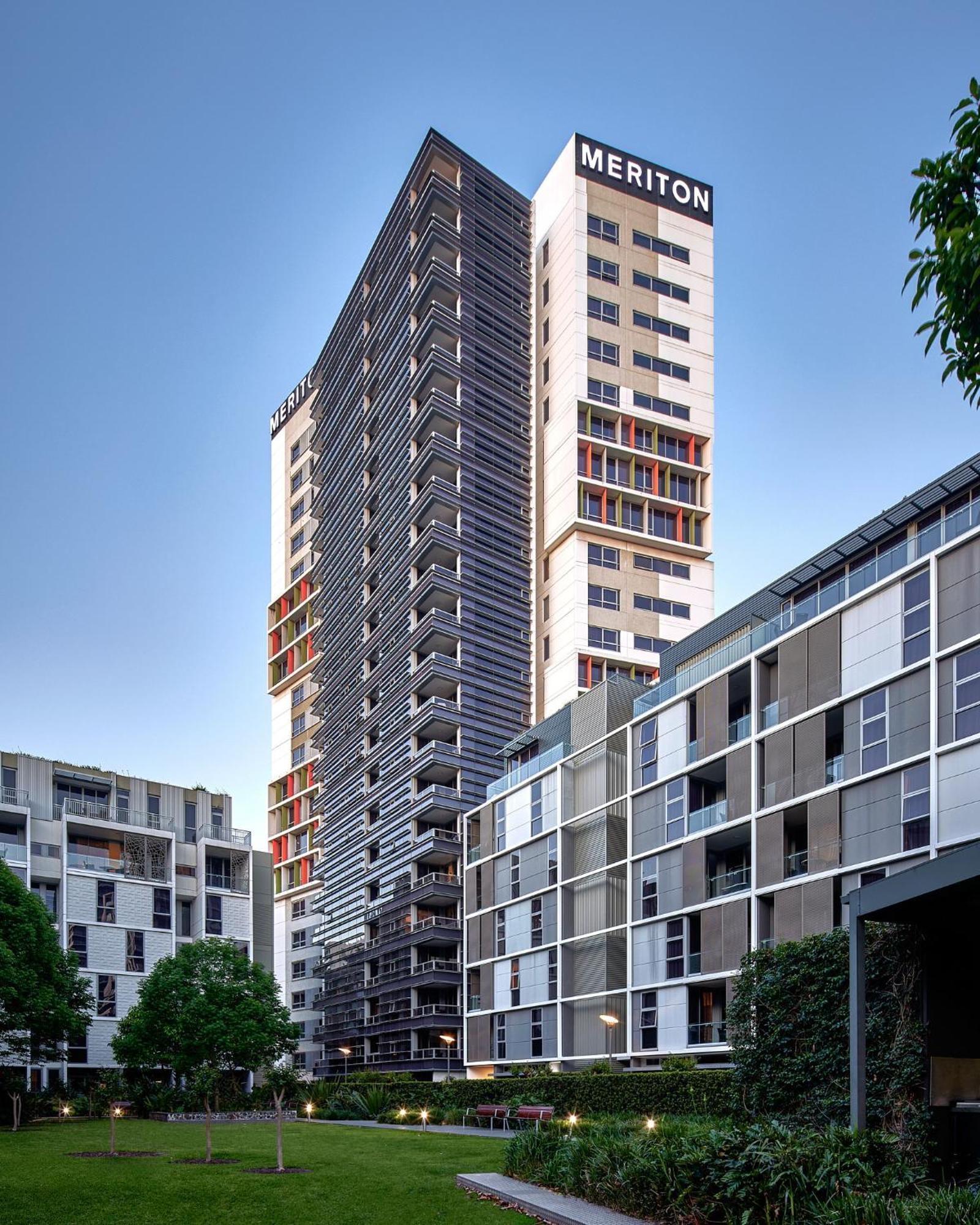 Meriton Suites Zetland Sydney Exterior foto The apartment building