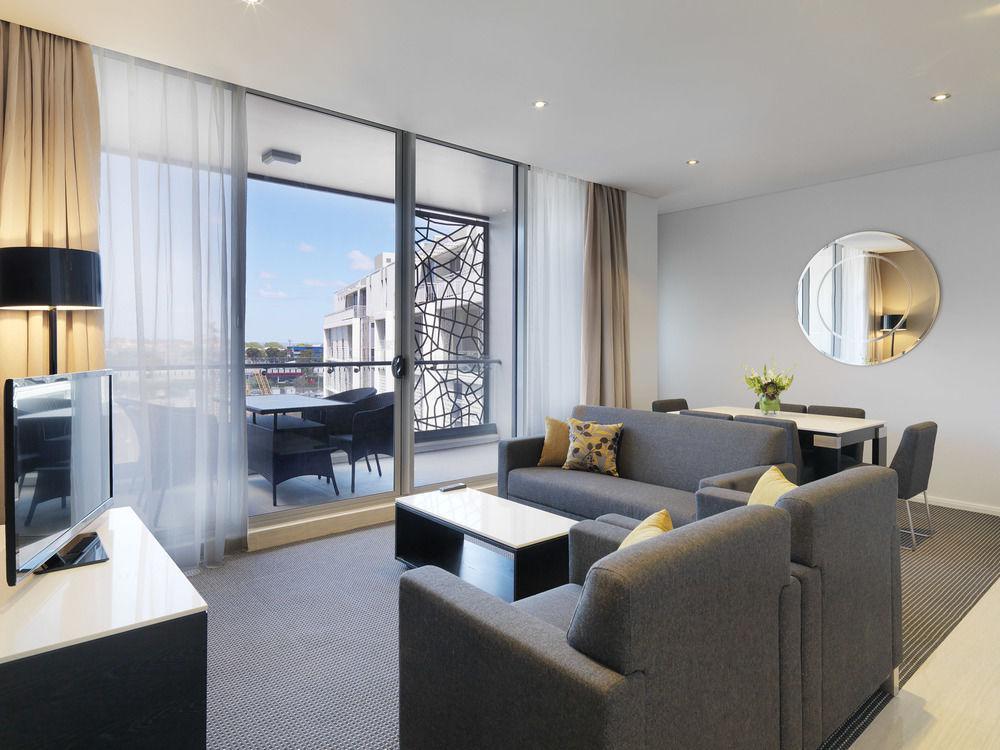 Meriton Suites Zetland Sydney Exterior foto A suite at the hotel